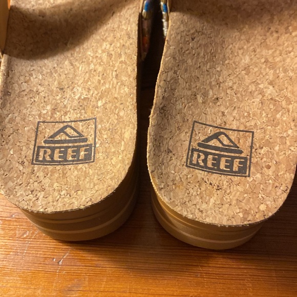 Reef platform sandals. Cork sole. Sz 7 Worn for couple hrs. Don’t fit me. - Picture 4 of 6